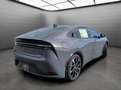 New 2026 Toyota Prius Plug-In Hybrid image 4