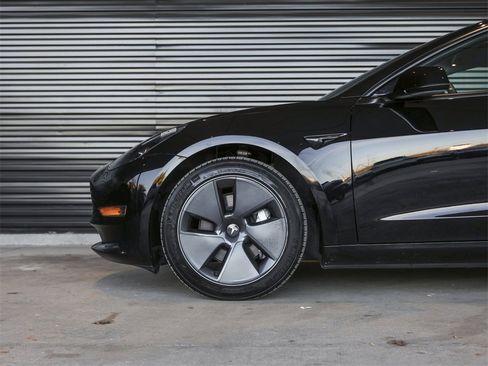 Used 2023 Tesla Model 3 Standard Range image 12