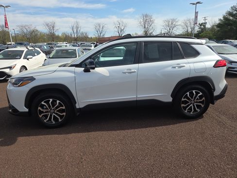 Used 2025 Toyota Corolla Cross AWD Hybrid w/ Moonroof Package image 6