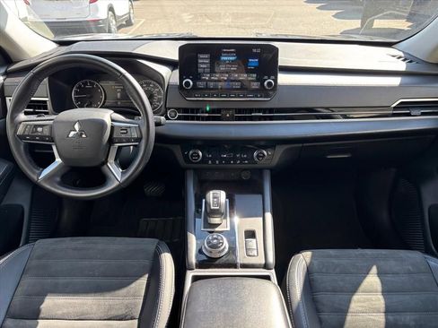 Used 2024 Mitsubishi Outlander SE image 4