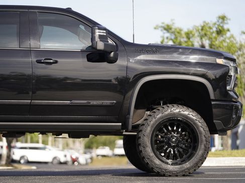 Used 2024 Chevrolet Silverado 2500 High Country w/ Midnight Edition AWD/4WD image 6