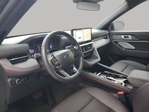 Used 2025 Ford Explorer Platinum w/ LUX Leather Package image 29