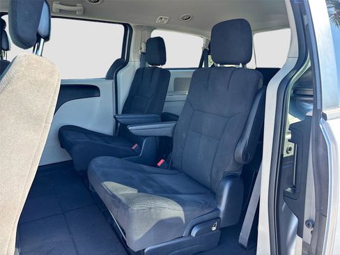 Used 2016 Dodge Grand Caravan SXT image 23