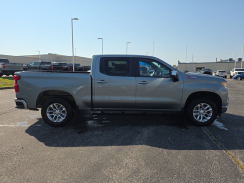 Used 2024 Chevrolet Silverado 1500 LT w/ Z71 Off-Road Package AWD/4WD image 3