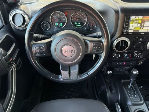 Used 2016 Jeep Wrangler Unlimited Sahara w/ Connectivity Group AWD/4WD image 16