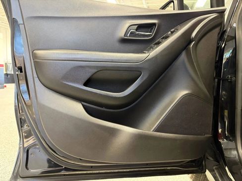 Used 2020 Chevrolet Trax LT w/ LT Convenience Package image 20