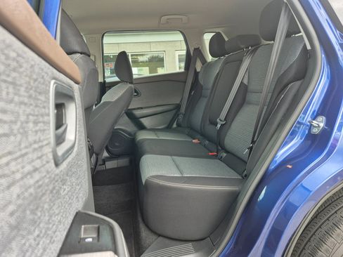 Used 2022 Nissan Rogue S image 13