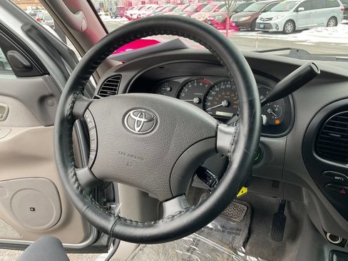 Used 2007 Toyota Sequoia SR5 image 17