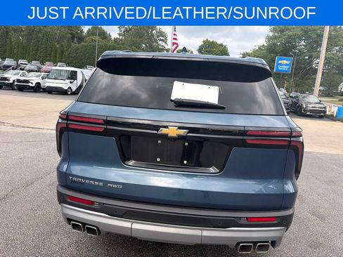 Used 2025 Chevrolet Traverse LT w/ Sun and Wheel Package AWD/4WD image 4