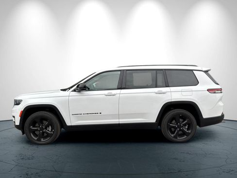 New 2025 Jeep Grand Cherokee L Altitude image 7