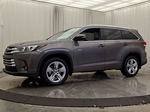 Certified 2018 Toyota Highlander Limited image 3