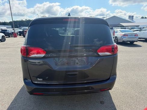 Used 2020 Chrysler Pacifica Touring-L w/ S Appearance Package FWD image 20