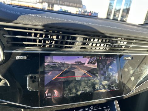 Used 2025 Audi Q7 3.0T Prestige image 17