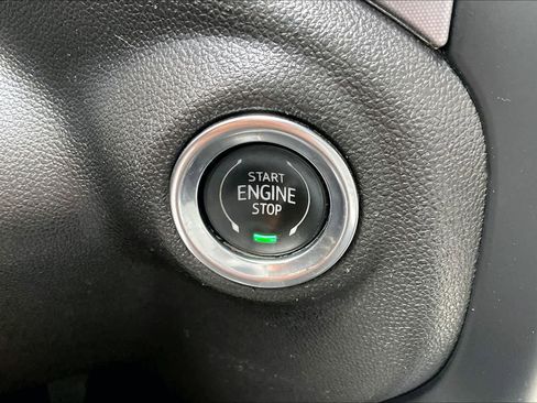 Used 2020 GMC Sierra 1500 SLT RWD image 32