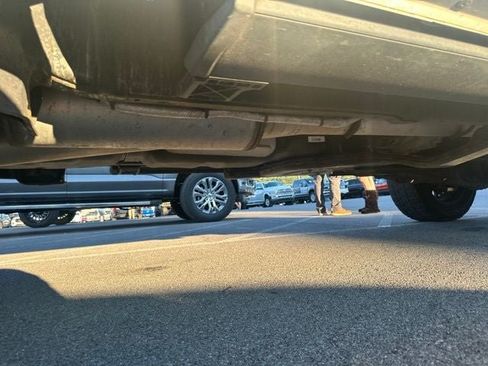Used 2016 RAM 2500 Laramie AWD/4WD image 3
