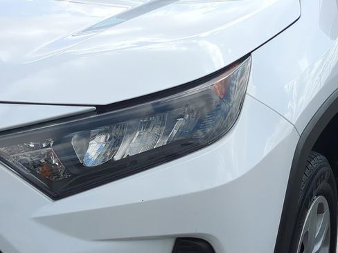 Used 2021 Toyota RAV4 LE image 9