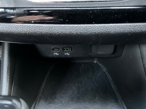 Used 2025 Buick Envista Sport Touring image 23