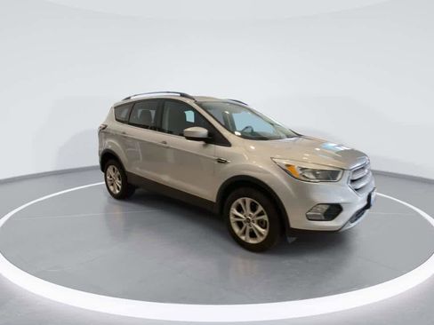 Used 2018 Ford Escape SE image 2