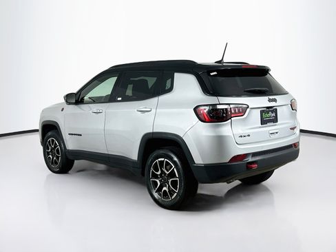 Used 2025 Jeep Compass Trailhawk AWD/4WD image 5