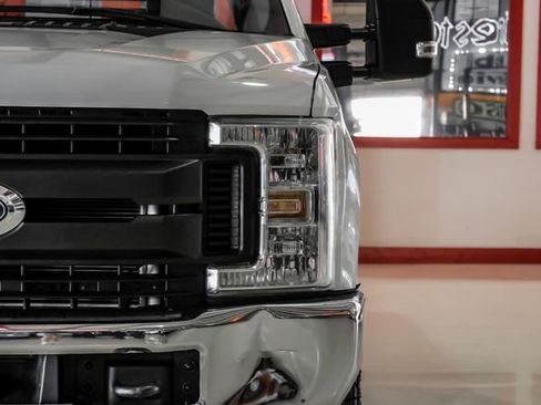 Used 2018 Ford F250 XL w/ Power Equipment Group AWD/4WD image 49