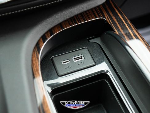 Used 2022 Cadillac Escalade ESV Premium Luxury image 39