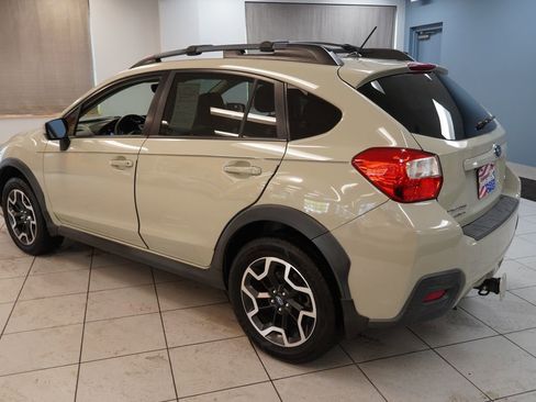 Used 2017 Subaru Crosstrek 2.0i Premium w/ Moonroof Package AWD/4WD image 12