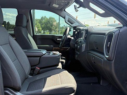 Used 2020 Chevrolet Silverado 1500 RST w/ RST Value Package AWD/4WD image 6
