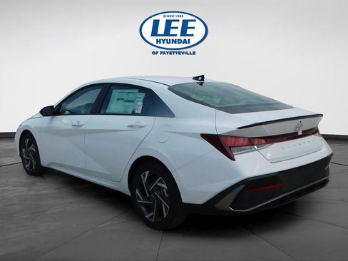 Certified 2025 Hyundai Elantra Sport FWD image 6