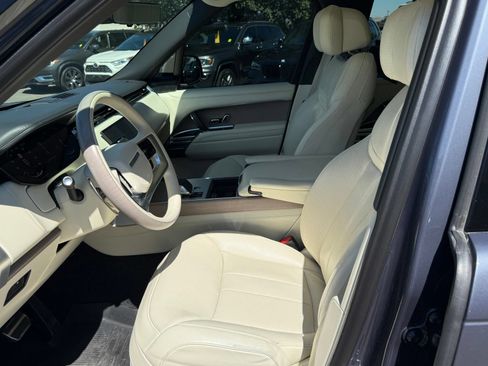 Used 2025 Land Rover Range Rover Autobiography AWD/4WD image 9