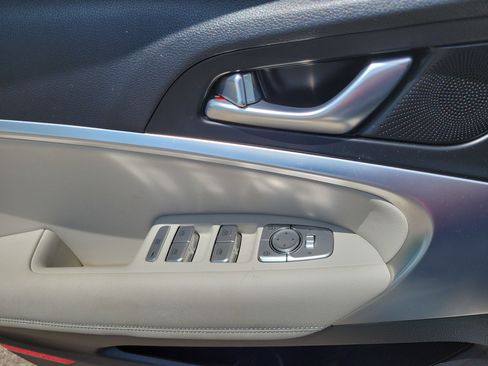 Used 2025 Genesis G70 2.5T RWD image 26