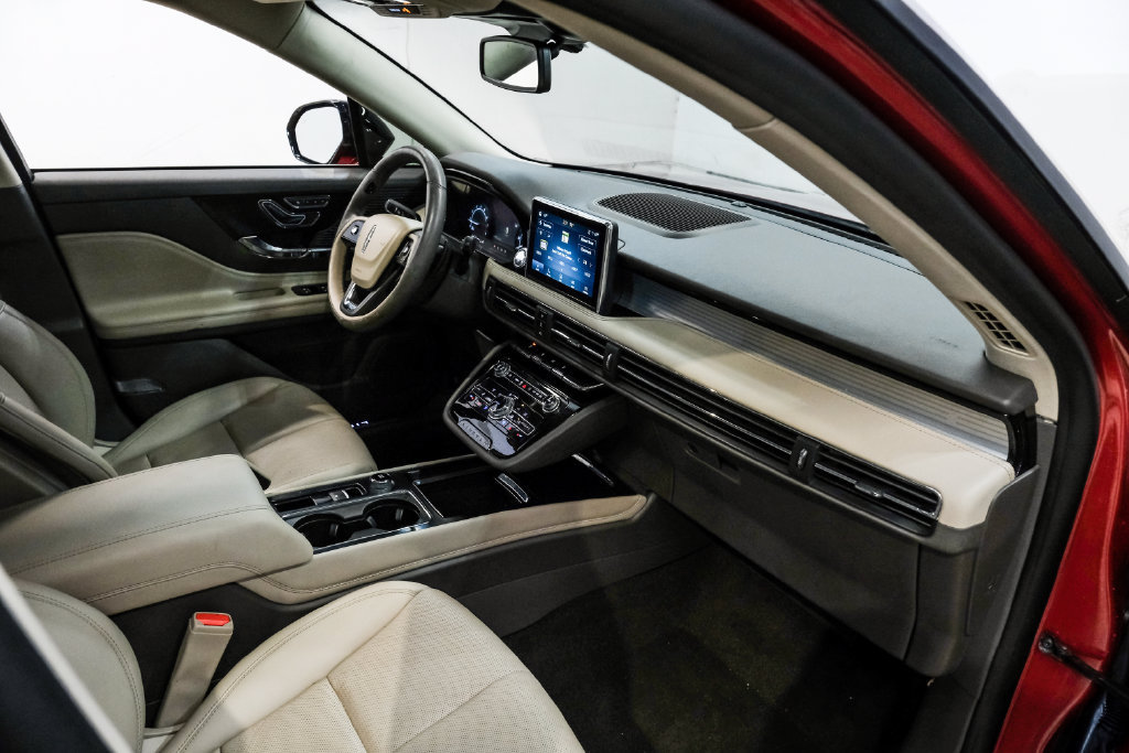 Used 2022 Lincoln Corsair AWD w/ Premium Package image 19