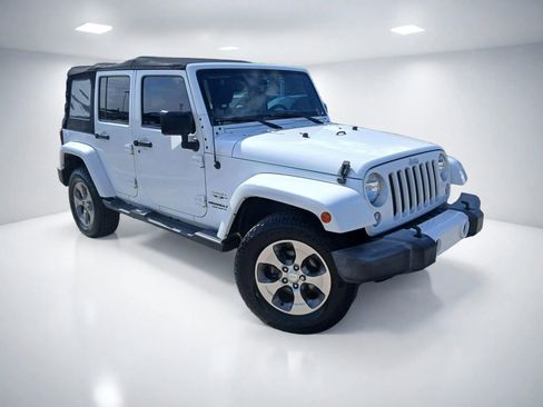 Used 2016 Jeep Wrangler Unlimited Sahara w/ Connectivity Group AWD/4WD image 2