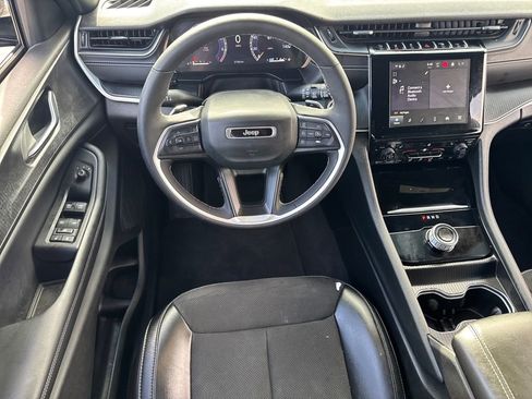 Used 2024 Jeep Grand Cherokee L Laredo image 15