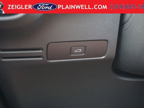 Used 2024 Volvo XC40 B5 Plus w/ Protection Package Premier AWD/4WD image 32