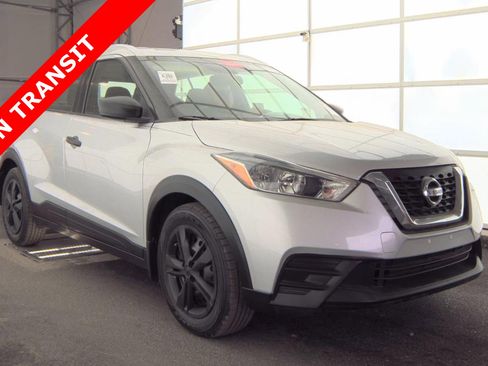 Used 2019 Nissan Kicks S image 5