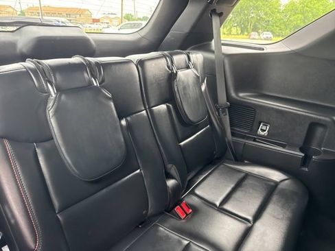 Used 2025 Ford Explorer ST-Line w/ ST-Line Street Pack AWD/4WD image 21