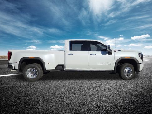New 2026 GMC Sierra 3500 Denali w/ Denali Reserve Package image 26