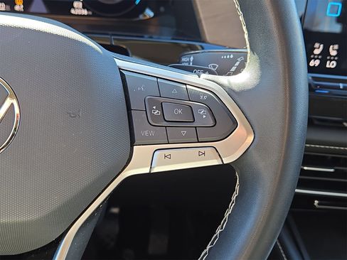 Used 2024 Volkswagen Atlas SE image 21