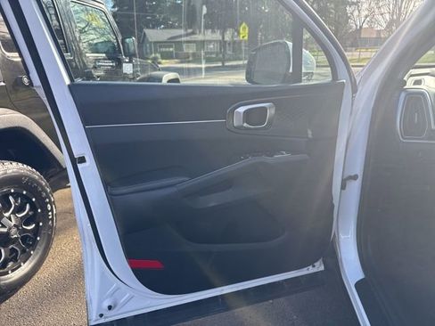 Used 2024 Kia Sorento S image 7