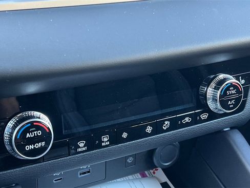 New 2025 Mitsubishi Outlander SE image 22