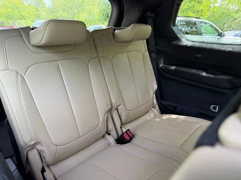 Used 2025 Jeep Grand Cherokee L Limited AWD/4WD image 9