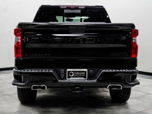 Used 2024 Chevrolet Silverado 1500 High Country w/ Technology Package image 9