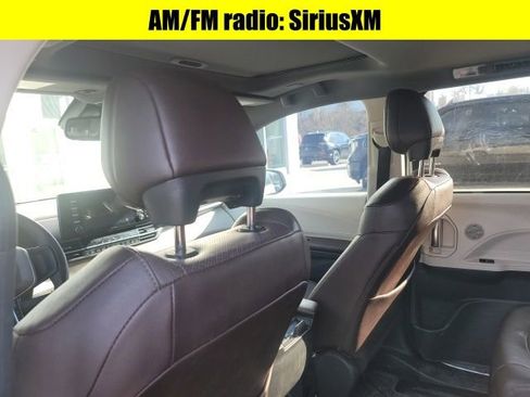 Used 2021 Toyota Sienna Platinum image 11