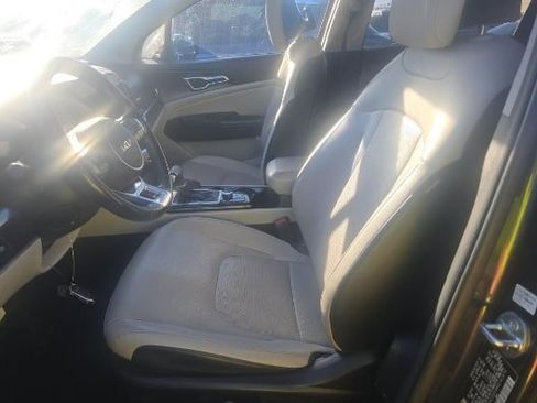 Used 2024 Kia Sportage EX image 2