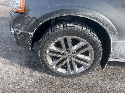 Used 2015 Ford Expedition Platinum image 3