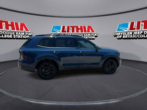 Used 2025 Kia Telluride EX X-Line AWD/4WD image 2