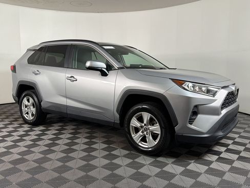 Used 2020 Toyota RAV4 XLE w/ Convenience Package AWD/4WD image 6