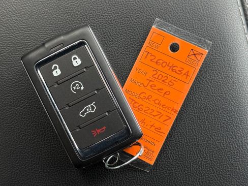 Used 2025 Jeep Grand Cherokee Laredo w/ Luxury Tech Group I AWD/4WD image 48