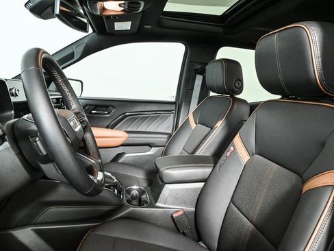 Used 2024 GMC Canyon AT4 w/ Technology Package image 6