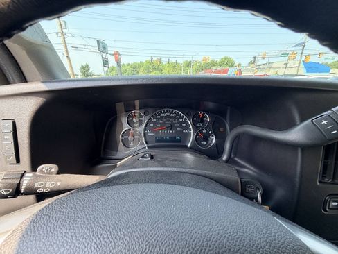 Used 2019 Chevrolet Express 3500 w/ Driver Convenience Package RWD image 15